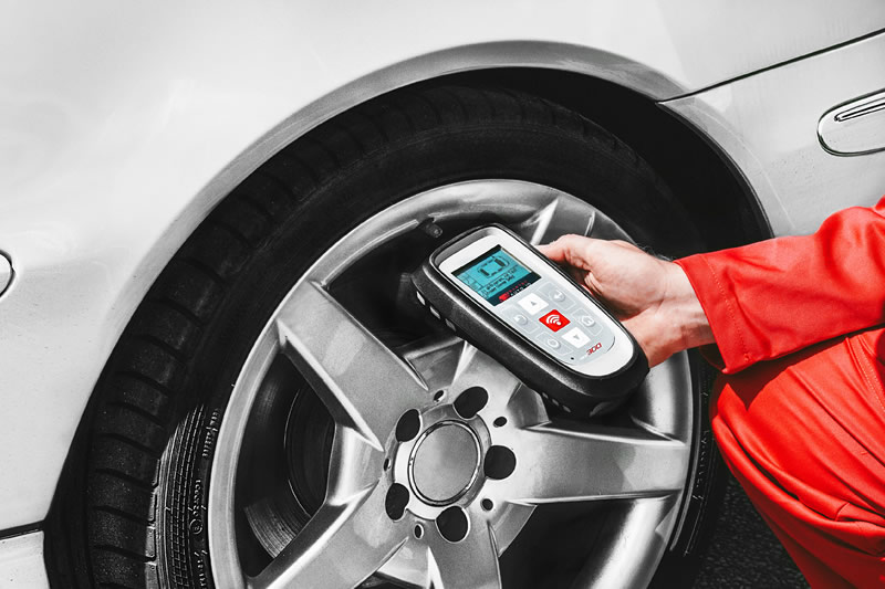 The TECH300 TPMS Tool In The Spotlight